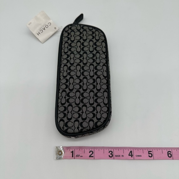 Coach • Signature Eyeglass Case - Picture 8 of 9